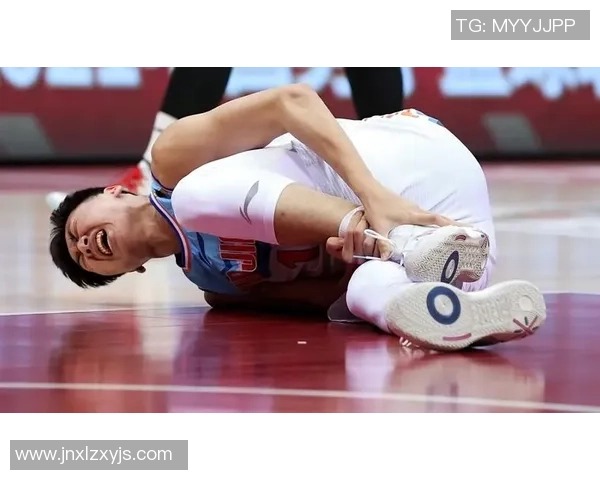 足球巨星伤痛回顾:那些年他们在场上的意外受伤瞬间